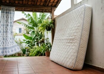 Adeus ao cheiro de mofo da cama, quando, como e qual a importância de ventilar o colchão