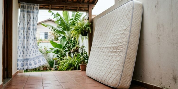 Adeus ao cheiro de mofo da cama, quando, como e qual a importância de ventilar o colchão