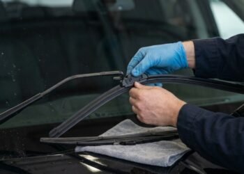 5 reparos de carros que você nunca deve deixar uma concessionária fazer