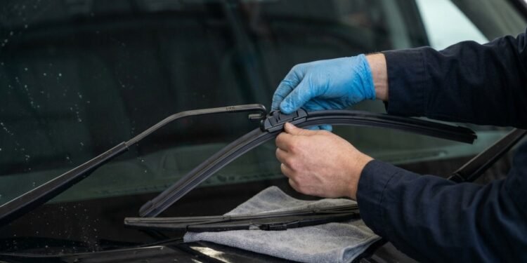 5 reparos de carros que você nunca deve deixar uma concessionária fazer