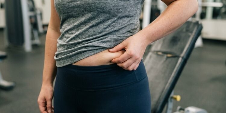 Você queima calorias na academia, mas recupera tudo fora dela sem perceber: os erros que travam o emagrecimento
