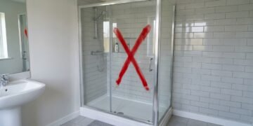 Adeus ao box de vidro: o novo fechamento de banheiro é mais barato, fácil de limpar e está dominando as reformas de 2026