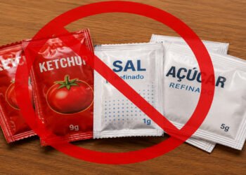 Medida entrou em vigor: bares e restaurantes devem substituir os sachês plásticos de açúcar, sal ou ketchup por dispensadores reutilizáveis