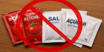 Medida entrou em vigor: bares e restaurantes devem substituir os sachês plásticos de açúcar, sal ou ketchup por dispensadores reutilizáveis