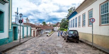 Cidade mineira reconhecida como Patrimônio Mundial atrai quem busca viver com calma e qualidade de vida