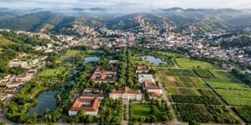 Viçosa A cidade universitária de Minas que tem a 14ª melhor universidade do Brasil, o curso de Agronomia número um do país e virou destino de quem troca a capital pela Zona da Mata