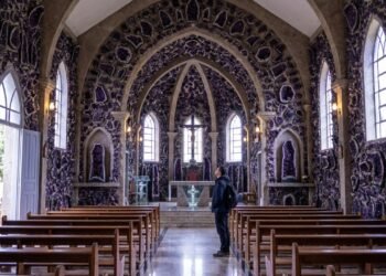 Ametista do Sul — RS Esse município tem uma igreja com 40 toneladas de ametista incrustadas nas paredes