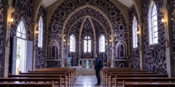 Ametista do Sul — RS Esse município tem uma igreja com 40 toneladas de ametista incrustadas nas paredes