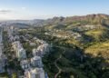 Cidade mineira entre as melhores do Brasil combina PIB por morador acima de R$ 111 mil, montanhas e trilhas perto de Belo Horizonte