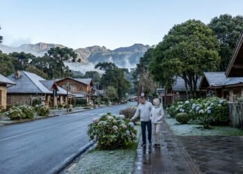 Monte Verde reúne chalés, montanhas e paisagens cobertas por geada //
