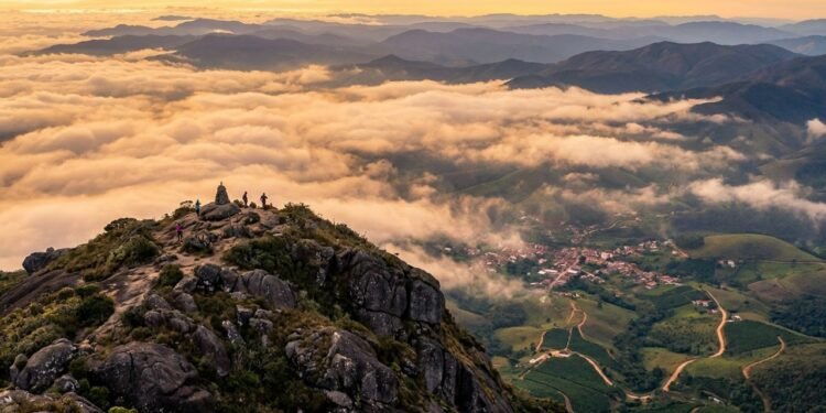 Alto Caparaó - Pequena cidade mineira leva visitantes a 2.892 metros de altitude no ponto mais alto de toda a Mata Atlântica