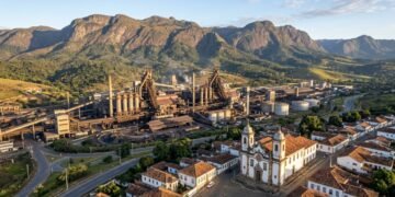 Ouro Branco reúne montanhas, bairros urbanos e atividade industrial // IMAGEM ILUSTRATIVA