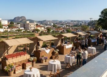 Atibaia Essa cidade é oficialmente a Capital Nacional do Morango por lei federal e tem uma rocha de 600 milhões de anos como cartão-postal