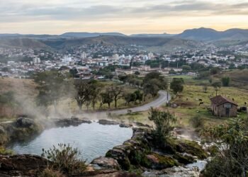 Araxá Cidade mineira das águas termais que nasceu dentro de uma cratera e reúne 19 países em torno de queijo