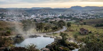 Araxá Cidade mineira das águas termais que nasceu dentro de uma cratera e reúne 19 países em torno de queijo