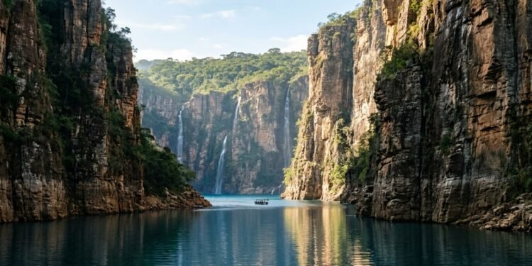 Capitólio reúne cânions, águas claras e paisagens naturais //