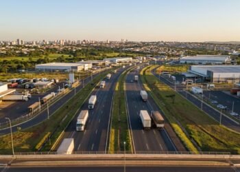 Uberlândia reúne grandes avenidas, serviços e áreas verdes no interior mineiro //