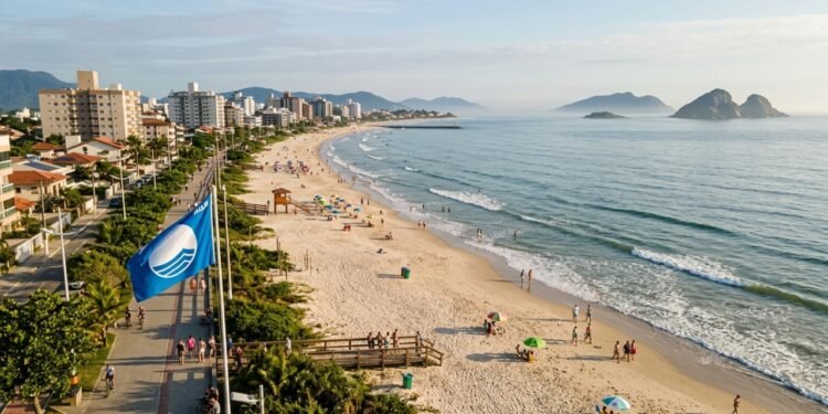 Balneário Piçarras, Santa Catarina - 6,7 km de orla e nenhum trecho sem selo internacional: a cidade catarinense que virou a única do Brasil com Bandeira Azul em toda a praia