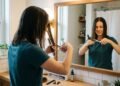 Como cortar o cabelo em casa com estes 5 passos simples e fazer tudo sozinha