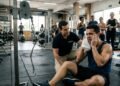 Cabo de aparelho quebra durante treino, fratura olho de aluno e academia paga R$ 20 mil