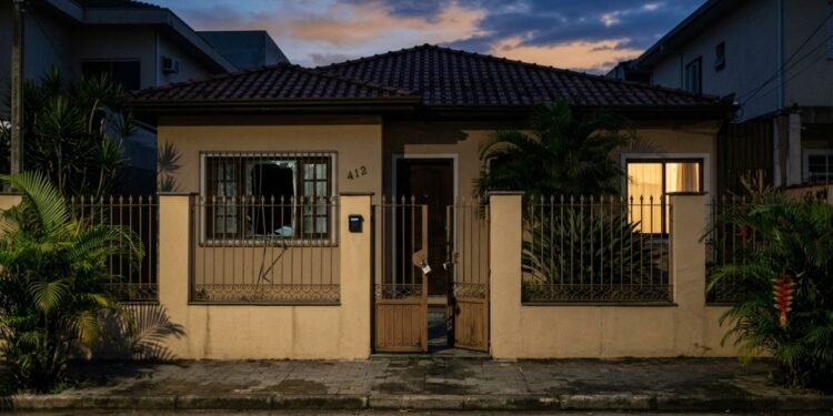 Casa foi invadida, o alarme não chamou a polícia e a empresa de segurança acabou condenada a pagar R$ 22 mil