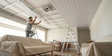 Novo revestimento substitui o gesso, custa menos e muda o teto sem espalhar sujeira pela casa
