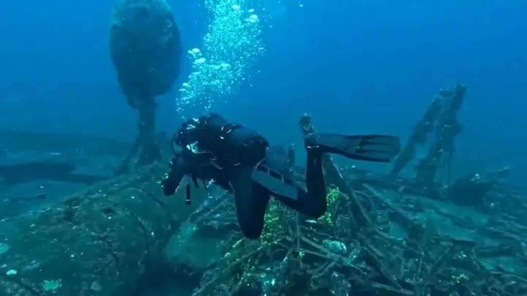 Durante um projeto de rotina de instalação de um oleoduto, trabalhadores descobriram acidentalmente um navio de madeira naufragado do século XVIII