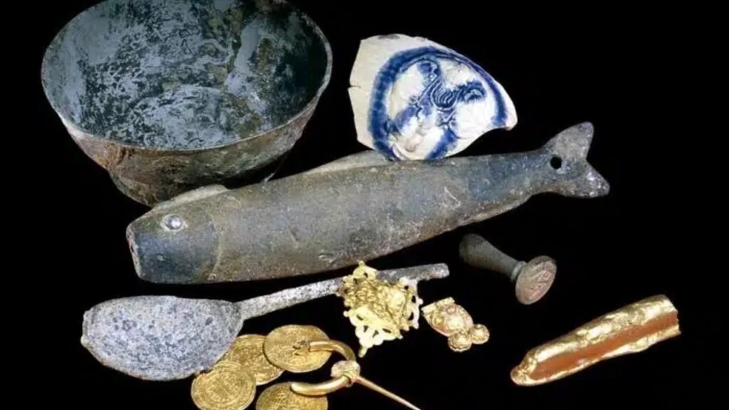 Mergulhadores encontraram mais de 400 moedas de ouro no fundo do mar e levaram 30 anos para identificar de onde elas vieram