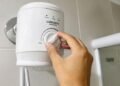 Banho quente demais pode pesar na conta e chuveiro eletrônico ajuda no ajuste fino da temperatura
