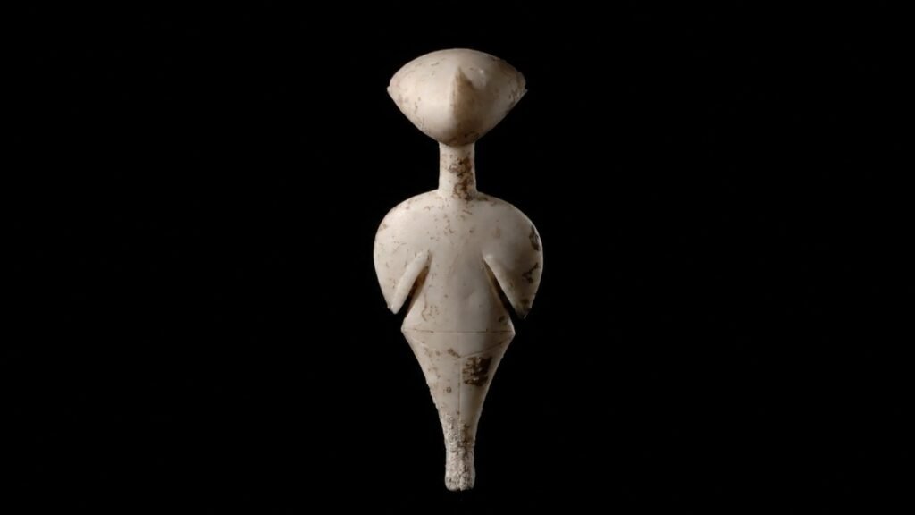 Ela não tem boca, mantém os olhos voltados para o alto e guarda há 5 mil anos um dos maiores mistérios da arte da Idade da Pedra