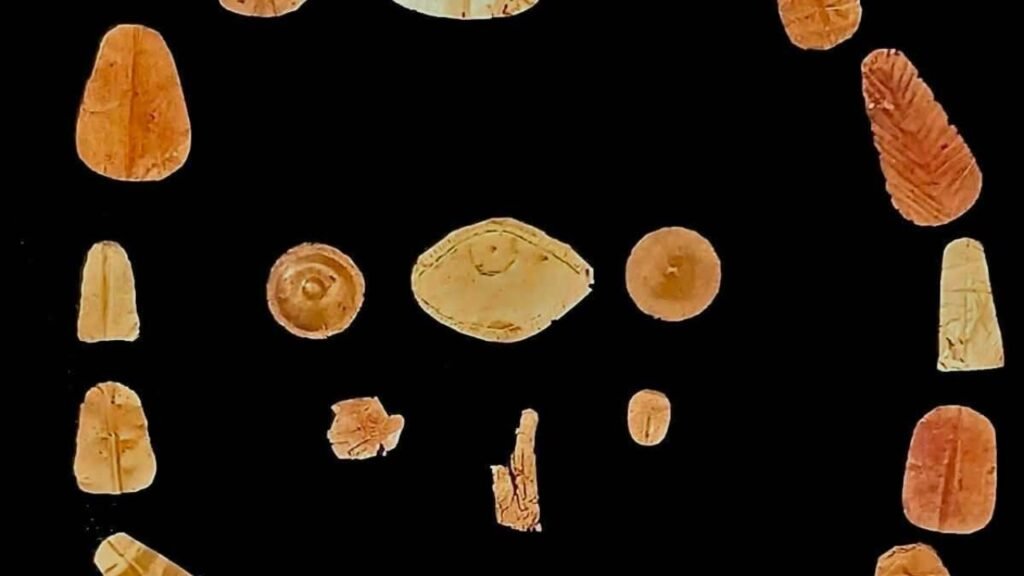 Arqueólogos encontram 18 tumbas no Egito com 24 misteriosas línguas de ouro, sarcófago de granito e estátua de Afrodite