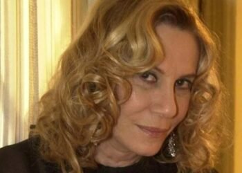 “Gostosa! É impressionante como o tempo só te valoriza”: o pensamento de Nazaré Tedesco que revela os limites entre autoestima e narcisismo