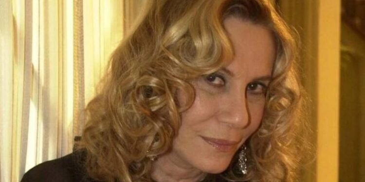 “Gostosa! É impressionante como o tempo só te valoriza”: o pensamento de Nazaré Tedesco que revela os limites entre autoestima e narcisismo