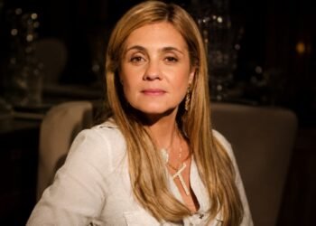 “Não quero muito da vida, não. Eu quero é tudo!”: a filosofia de Carminha, de Avenida Brasil, por trás da busca pela maternidade perfeita