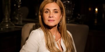 “Não quero muito da vida, não. Eu quero é tudo!”: a filosofia de Carminha, de Avenida Brasil, por trás da busca pela maternidade perfeita