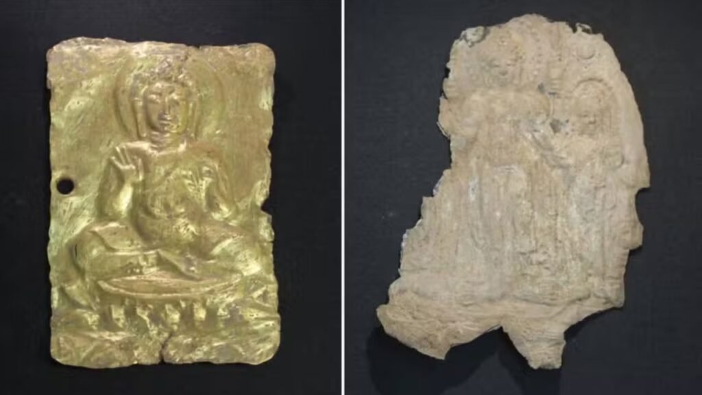 Arqueólogos encontram sob antiga estátua de Buda um depósito ritual com anéis de ouro, brincos de prata e peças de bronze