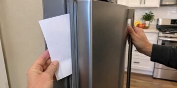 Coloque uma folha de papel na porta da geladeira: o teste de segundos que revela se a borracha está aumentando a conta de luz