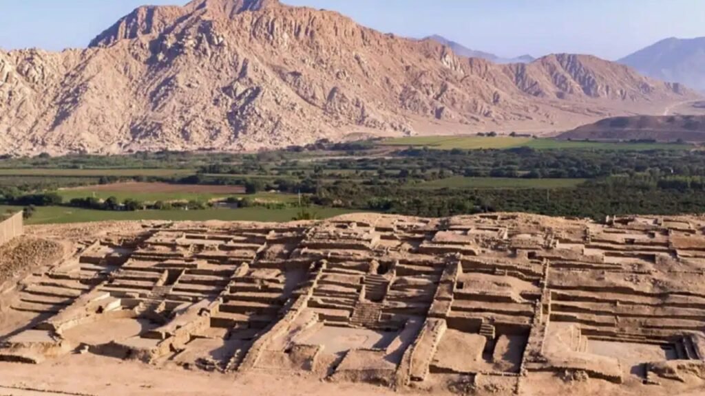 Cidade de 3.800 anos emerge do deserto peruano sem muralhas, armas ou vestígios de um exército permanente