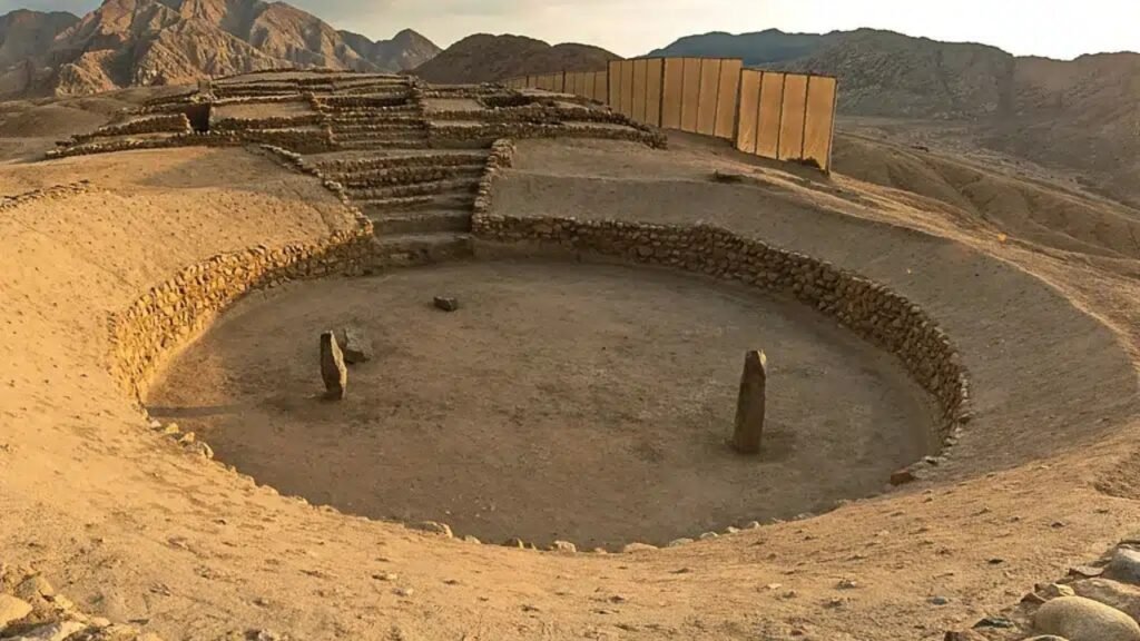 Cidade de 3.800 anos emerge do deserto peruano sem muralhas, armas ou vestígios de um exército permanente