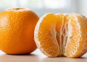 7 benefícios da laranja que vão além da vitamina C e podem ajudar a saúde da pele