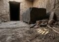 Dezoito tumbas egípcias antigas com dezenas de “línguas” de ouro foram descobertas ao longo da costa do Mediterrâneo