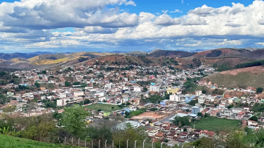 Bom Jesus do Galho, Minas Gerais A cidade mineira vizinha da maior reserva de Mata Atlântica de Minas que abriga um Cristo de 30 metros e faz divisa com 42 lagoas