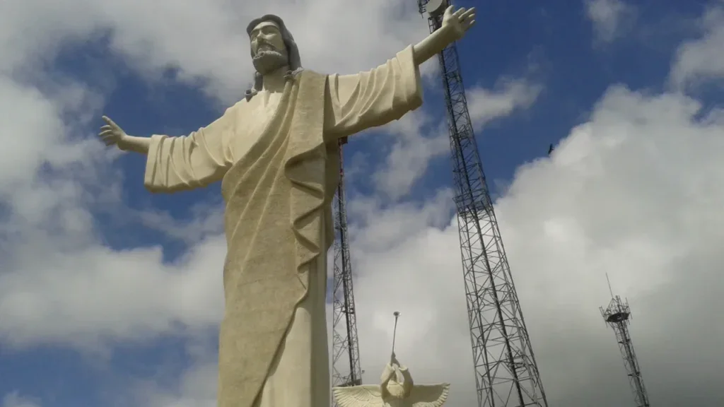 Bom Jesus do Galho, Minas Gerais A cidade mineira vizinha da maior reserva de Mata Atlântica de Minas que abriga um Cristo de 30 metros e faz divisa com 42 lagoas