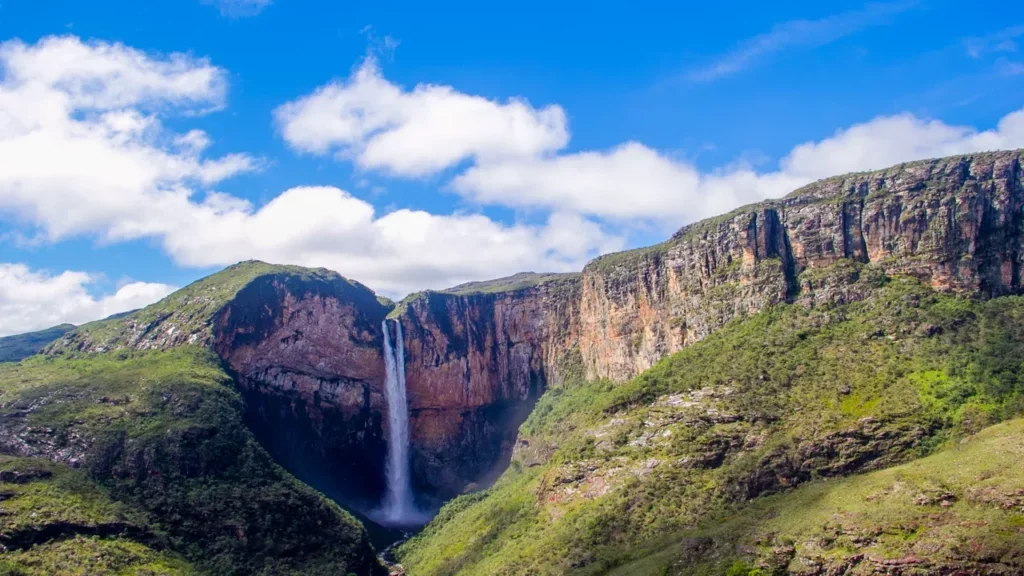 Conceição do Mato Dentro reúne serras, trilhas e paisagens naturais //
