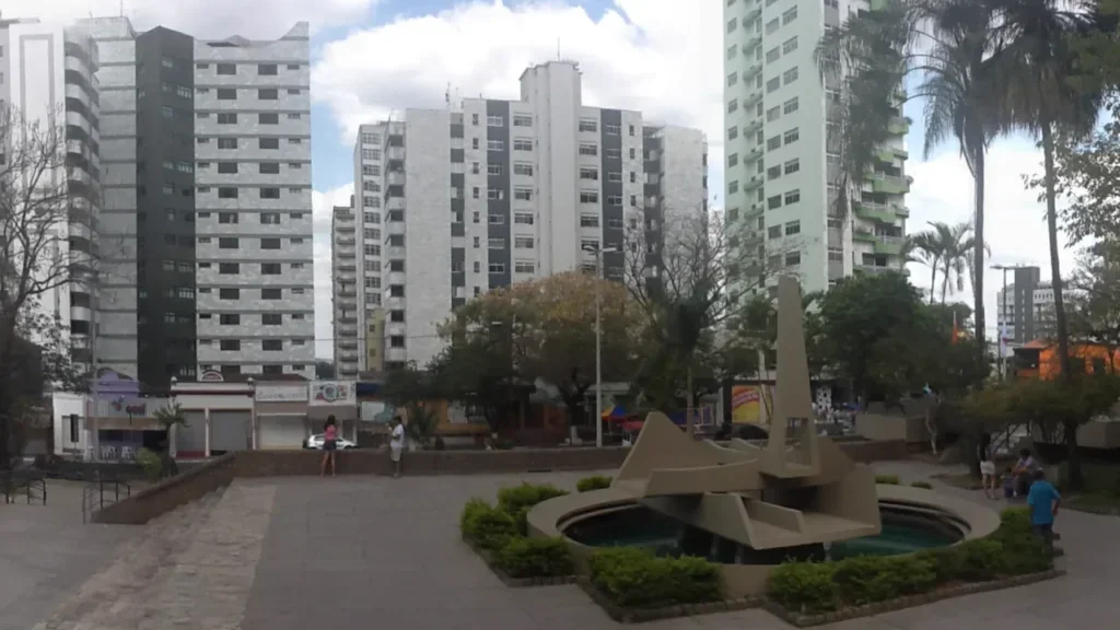 Divinópolis — MG A 120 km de Belo Horizonte, a cidade que veste Minas tem 2.550 confecções e foi a única do estado a levar dois ouros do Sebrae