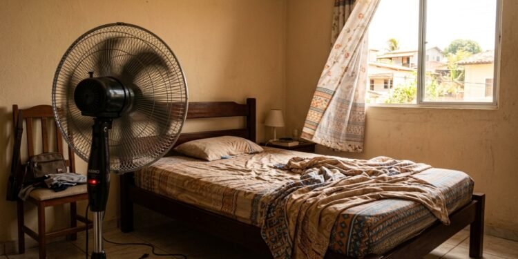 Ventilador ligado em quarto vazio não deixa o ambiente fresco para depois e só mantém o consumo de energia