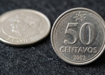 A posição do reverso e o estado da peça pesam mais que o ano isolado