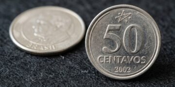 A posição do reverso e o estado da peça pesam mais que o ano isolado