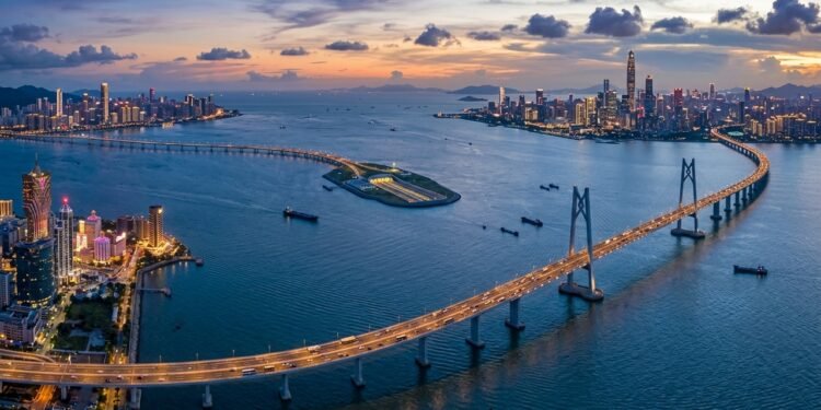 Ponte-túnel cruza o mar entre três cidades chinesas