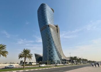 Capital Gate transforma inclinação extrema em estrutura estável